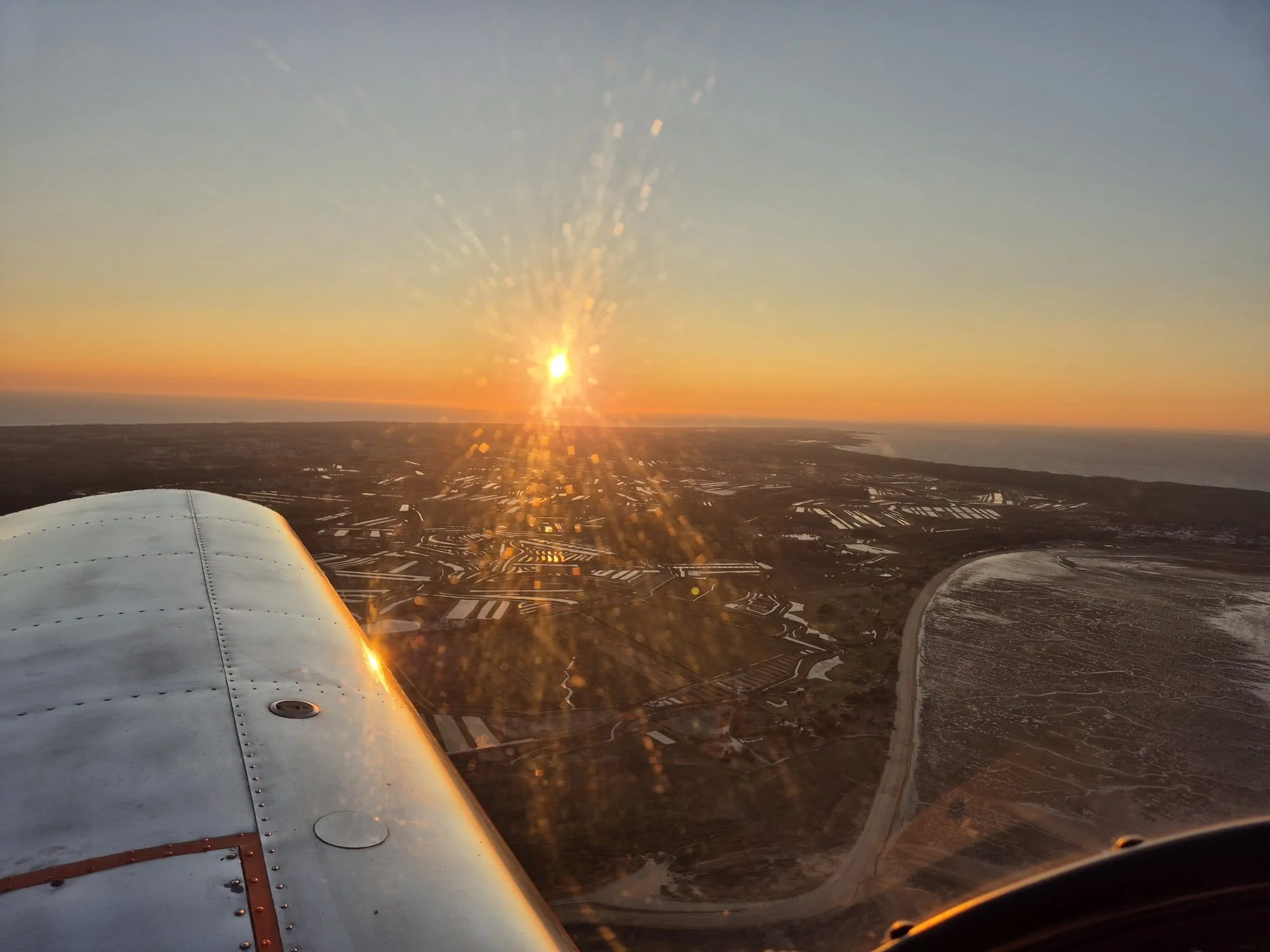 couche de soleil au depart de tranche sur mer