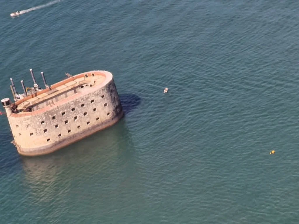 vol au dessus de ford boyard au depart de tranche sur mer